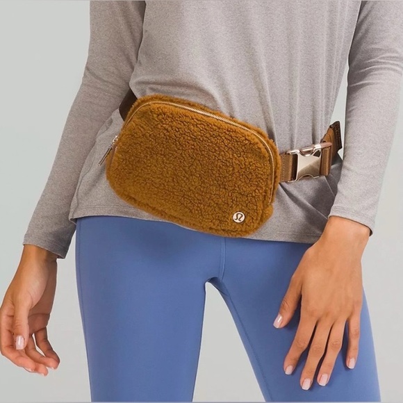 NWT Lululemon Everywhere Fleece Belt Bag - Burnt Caramel - Picture 2 of 6